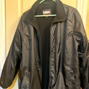 Women/Men’s Totes lightweight black rain jacket. Size large.